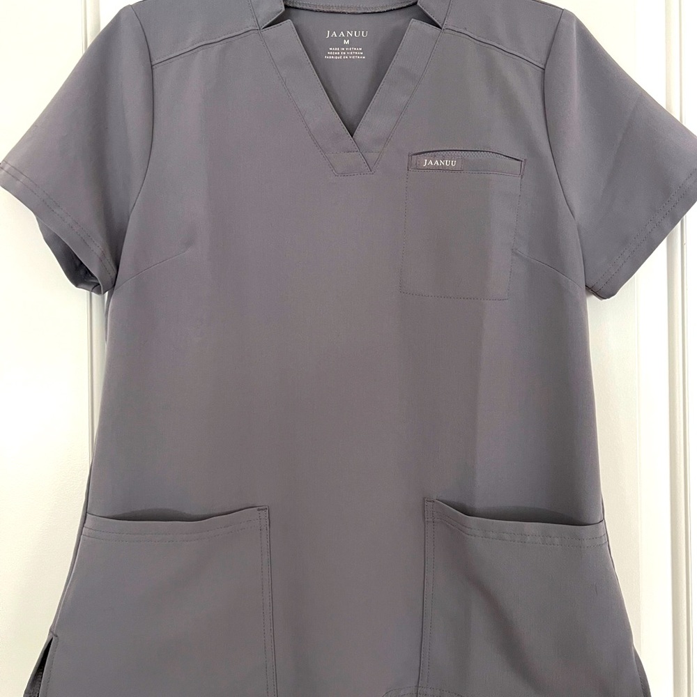 Jaanuu scrub top
